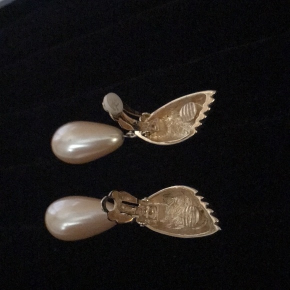 🟠 Givenchy Earrings - Clip Ons - Picture 6 of 12